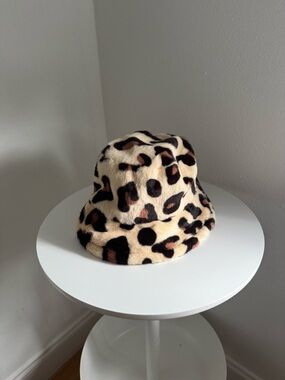 Faux Fur Leopard Bucket Hat - Cream Leopard Print